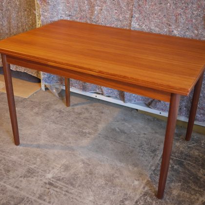 北欧中古家具、ビンテージ家具、デンマーク家具。チーク家具、ダイニングテーブル、