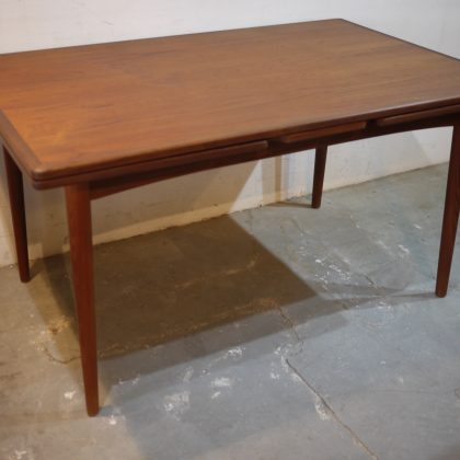 北欧中古家具、ビンテージ家具、デンマーク家具、チーク家具、ダイニングテーブル