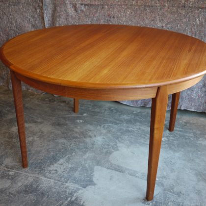 北欧中古家具、ビンテージ家具、デンマーク家具、チーク家具、ラウンドダイニングテーブル